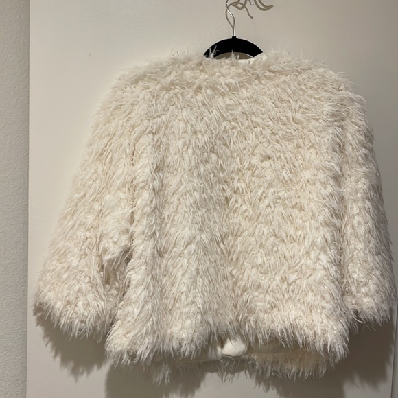 Srenchi white faux fur 3/4 length jacket. Size large - Picture 5 of 6